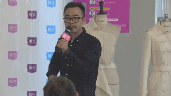 楊柳波最新動態(tài),楊柳波最新動態(tài)，小巷深處的獨(dú)特風(fēng)味探索