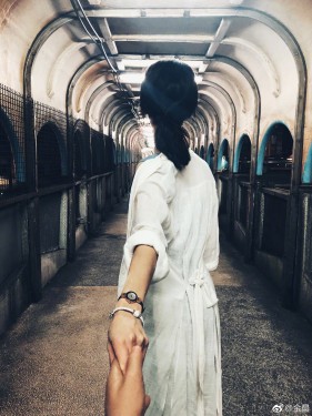 金晨鄧倫最新動(dòng)態(tài)，聚焦二人世界，各方觀點(diǎn)熱議