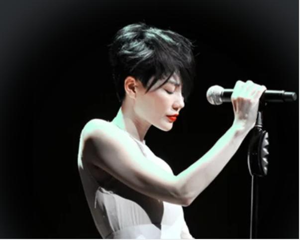 十月生日明星盛宴，星光熠熠的溫暖與趣味故事