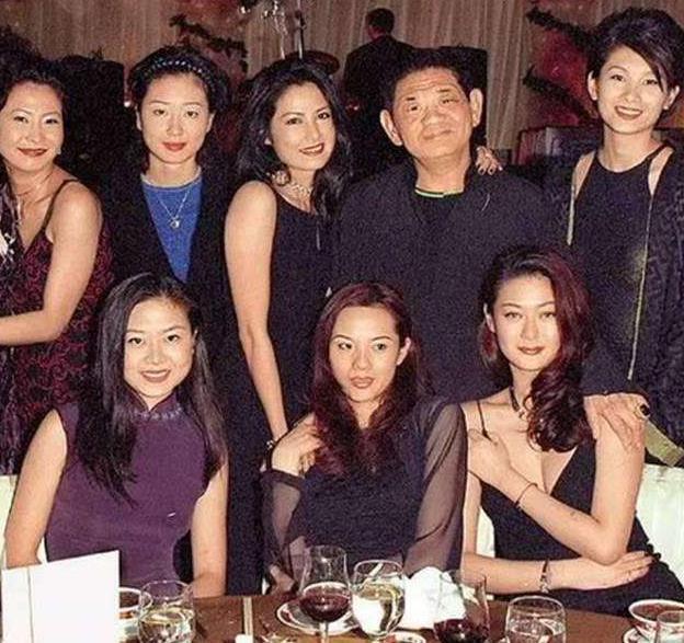 中國香港女明星，自信之光，展現(xiàn)變化之力