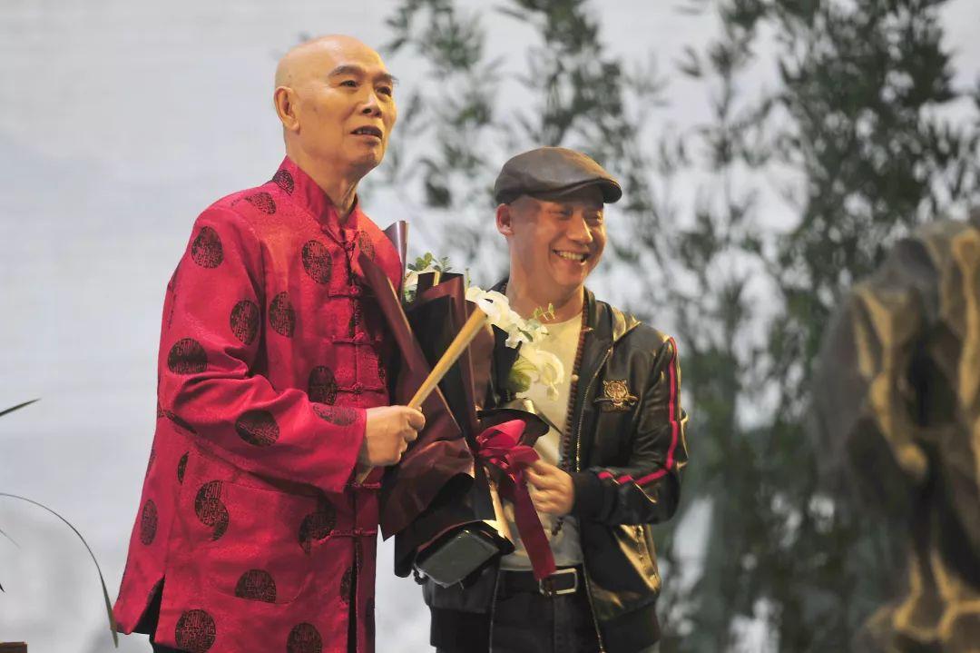 李伯清最新評書，鄰里溫情與友情的紐帶