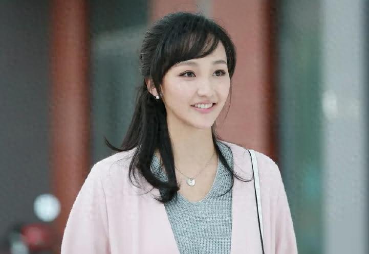 演員于震，從舞臺到熒屏的自信與堅(jiān)韌之旅