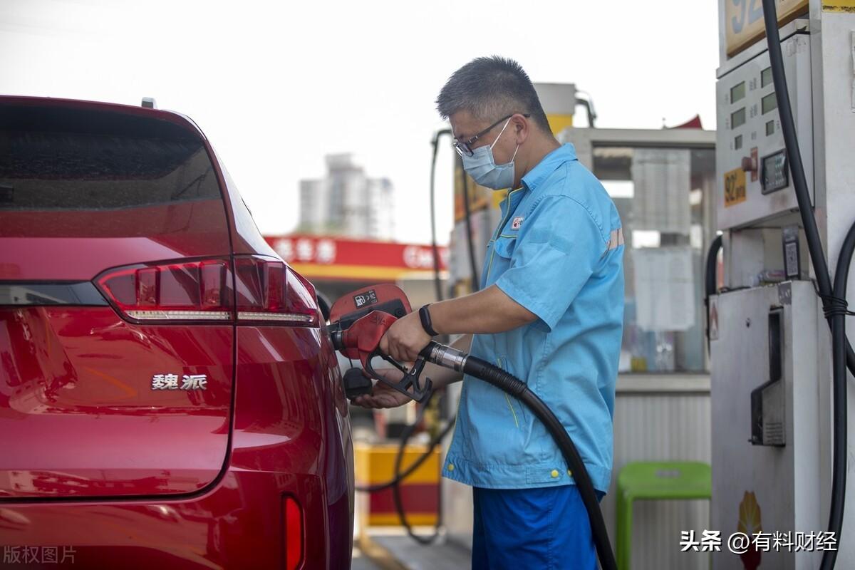 今日92號汽油最新動態(tài)揭秘，加油站的精彩瞬間
