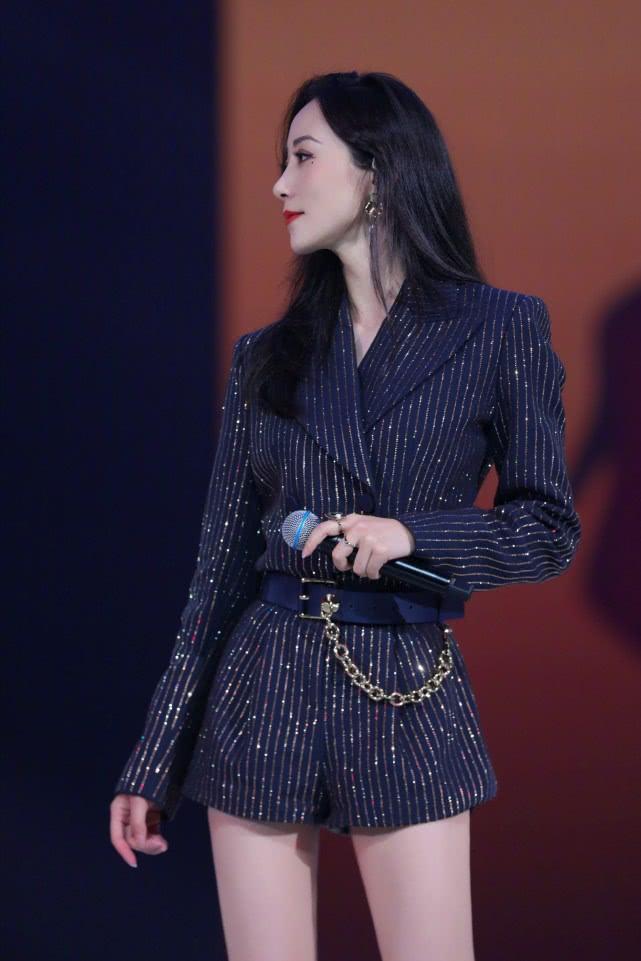 校園女神全能保鏢，變化、學(xué)習(xí)與自信的力量最新章節(jié)