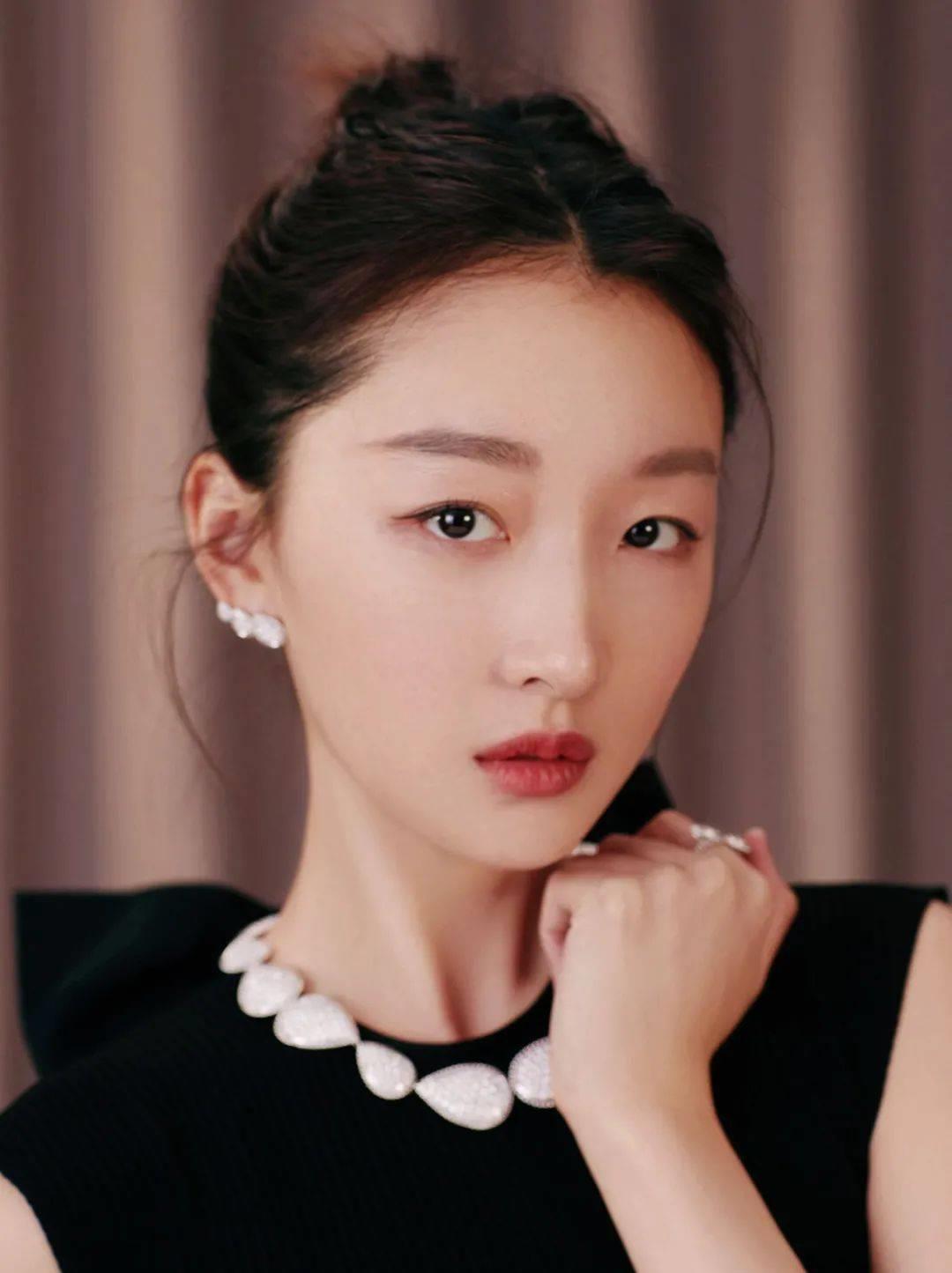 明星女助理,明星女助理，一場(chǎng)尋找內(nèi)心平靜的旅行之旅