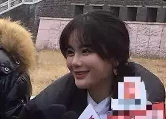 下巴長(zhǎng)的明星探秘小巷中的秘密小店