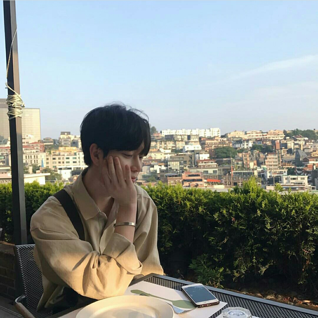 最新韓系男頭圖片,最新韓系男頭圖片的流行與爭(zhēng)議，一種文化現(xiàn)象的探討