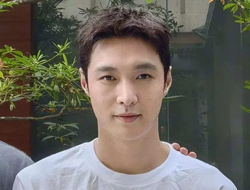 張藝興最新照片,張藝興最新照片陽光少年，魅力無限！