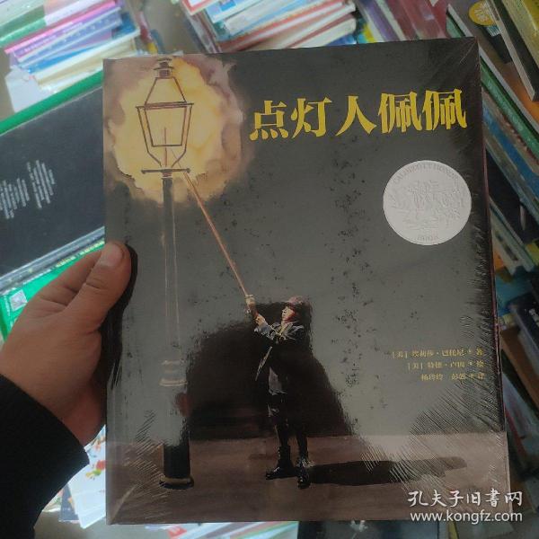 點(diǎn)燈人演員，光影交織，演繹人生故事