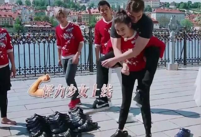 迪麗熱巴鹿晗最新動態(tài),迪麗熱巴鹿晗最新動態(tài)，公眾關(guān)注下的娛樂焦點