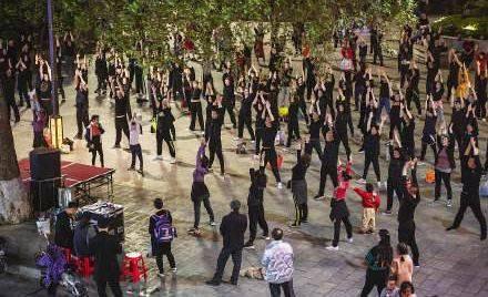 最新廣場舞精選100，舞動時尚，展現(xiàn)活力無限