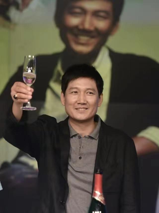 星光背后的無聲掙扎，明星與抑郁癥的斗爭