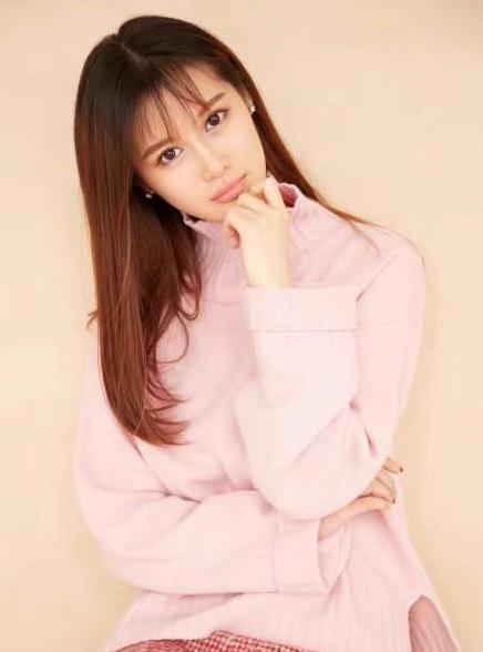 女演員李坤,超越熒幕的璀璨之星，女演員李坤的勵(lì)志故事