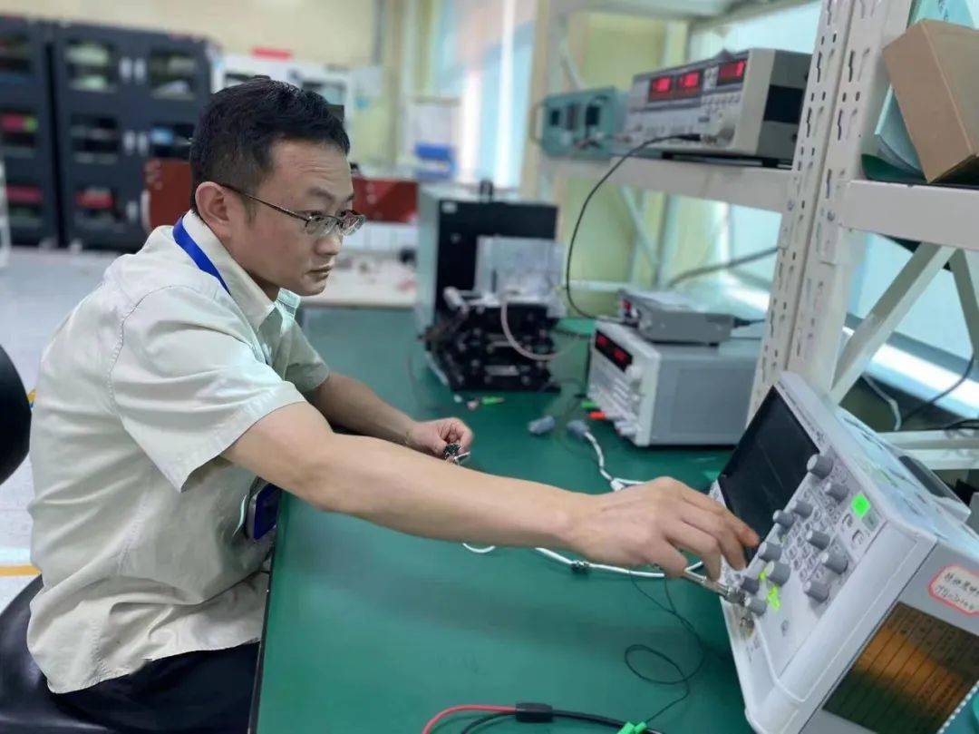 電子最新達人，時代的領(lǐng)跑者，引領(lǐng)潮流前沿！