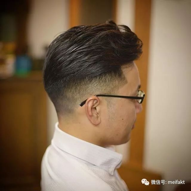 最新中年男士發(fā)型,最新中年男士發(fā)型，科技重塑魅力，引領(lǐng)潮流新風(fēng)尚