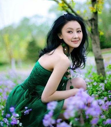 女明星燙發(fā)發(fā)型圖片,女明星燙發(fā)發(fā)型圖片，時尚風(fēng)潮的演變與影響