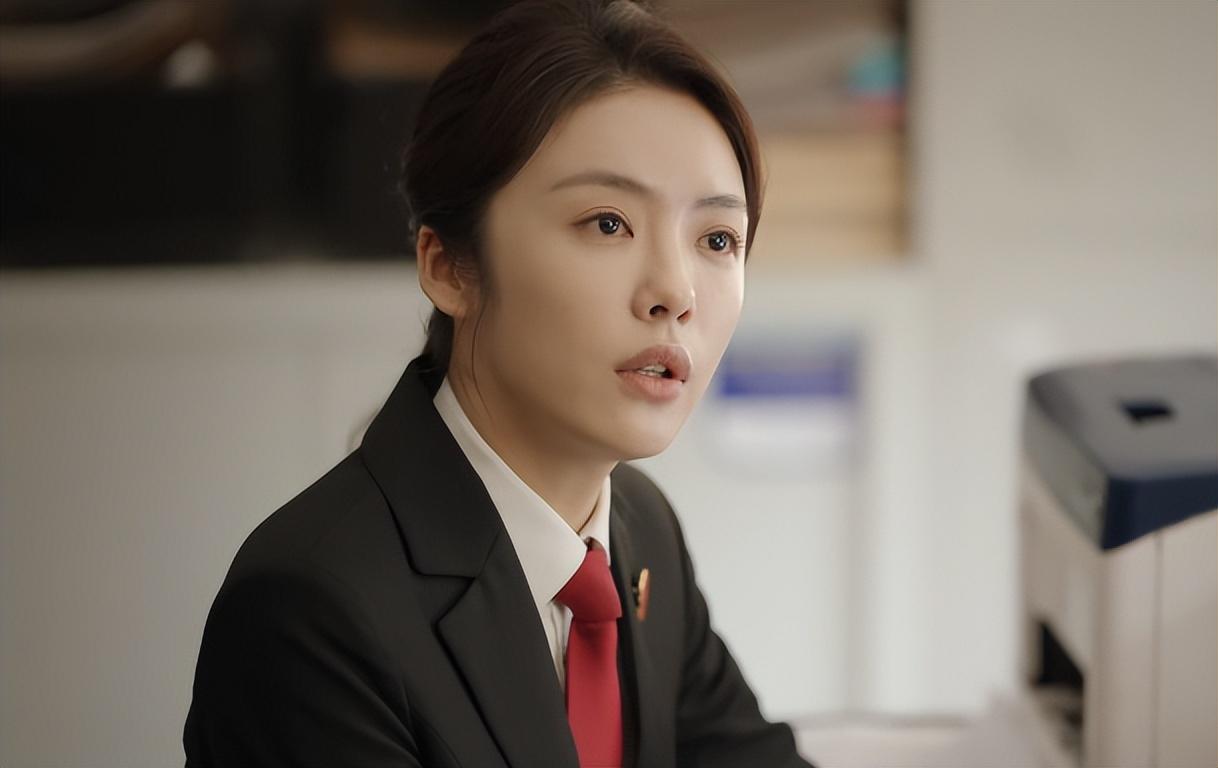 演員嚴(yán)謹(jǐn)，演藝之路的探索與風(fēng)采展示