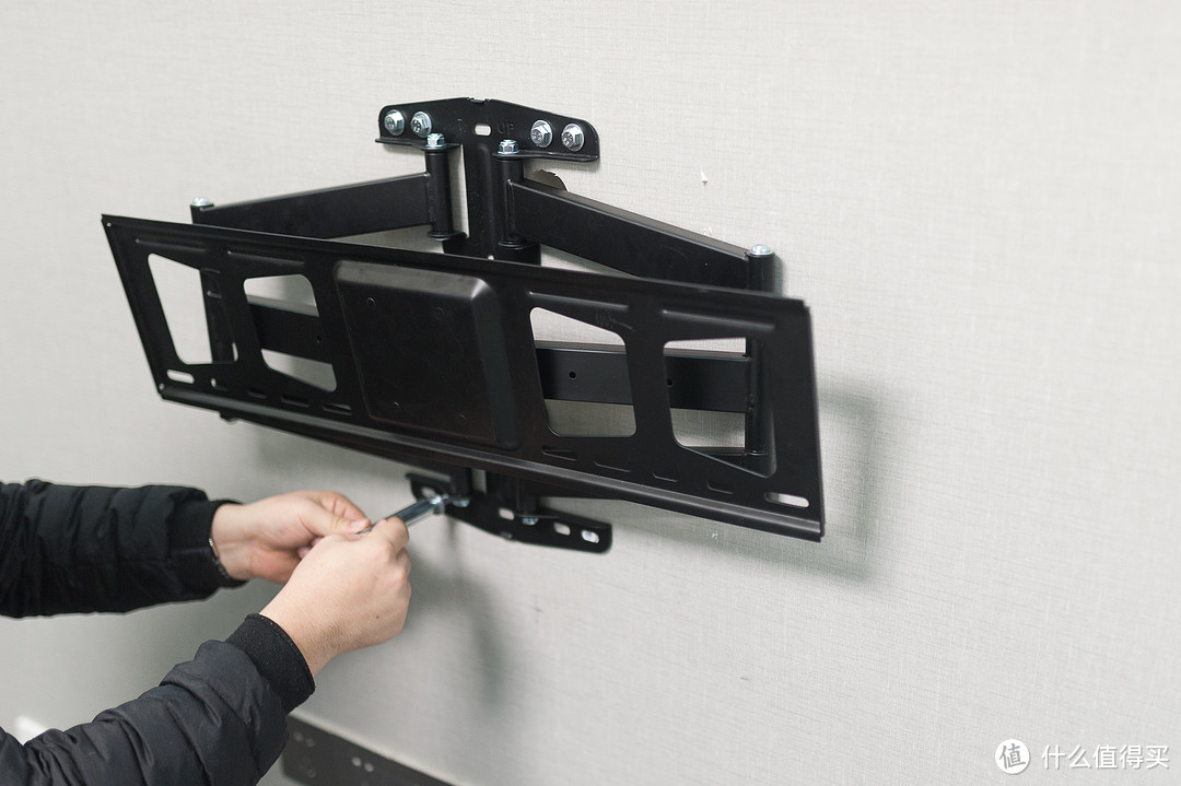 科技重塑生活，電視掛架安裝指南與掛墻新體驗視頻