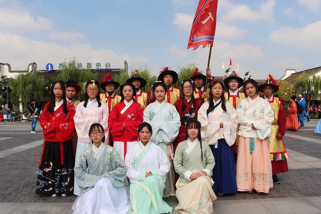 動漫服裝店，激發(fā)變化的力量，培育自信與成就感的時尚殿堂