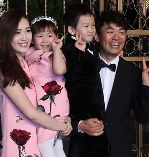 娛樂(lè)圈明星夫妻的愛(ài)情與工作的甜蜜碰撞????