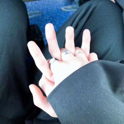 最新情侶頭像牽手，走向未來(lái)的自信與成就感之路