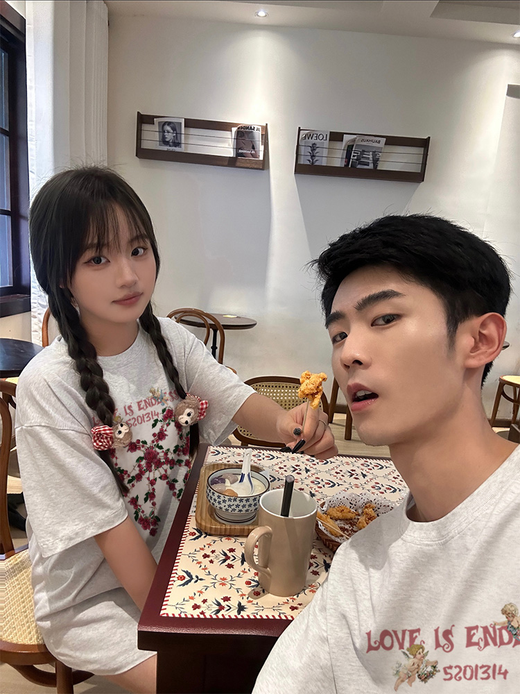 探索自然美景的浪漫之旅，最新國產(chǎn)情侶視頻合集