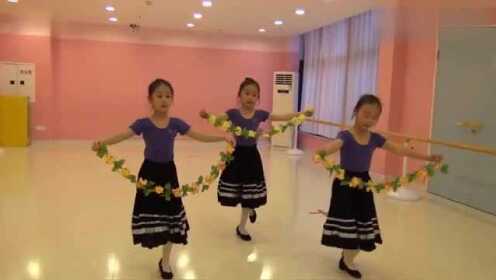 幼兒花環(huán)舞蹈新視頻，教育方式中的藝術(shù)展現(xiàn)風(fēng)采