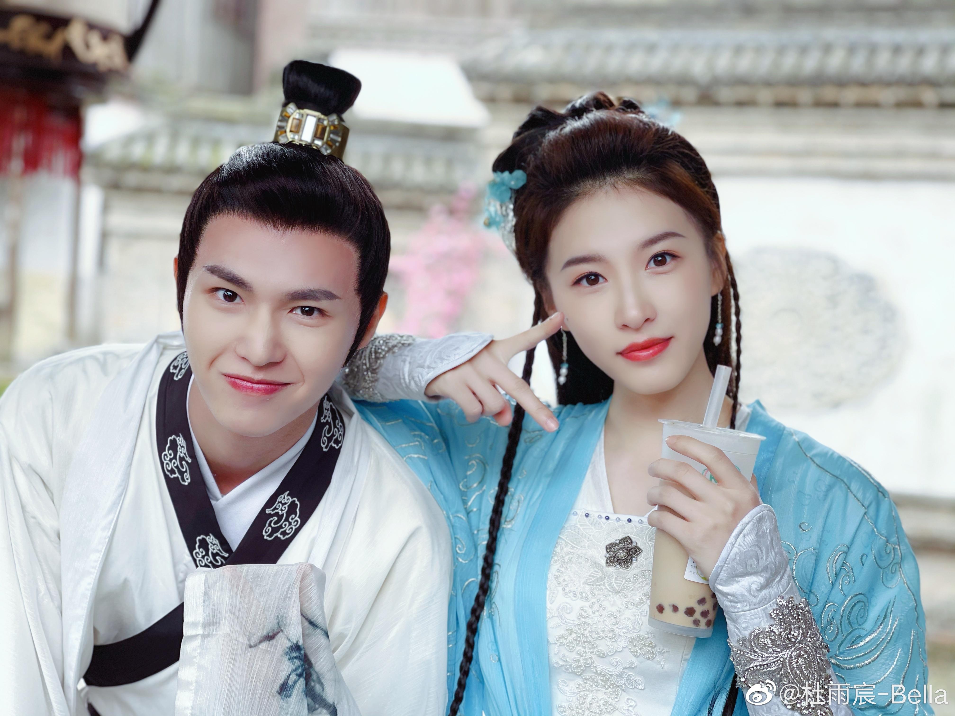 鄺露演員的成長之路，變化中的學習，自信與成就的光芒