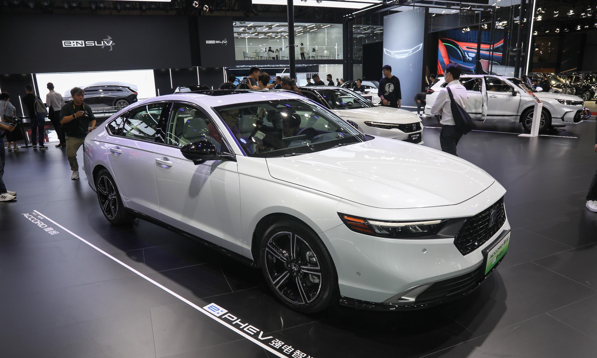 最新雅閣混動車型，家庭溫馨之旅的理想之選