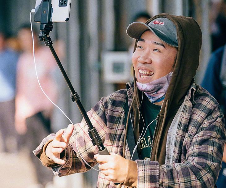 與大鵬同行的女演員，變化、自信與成就的力量展現(xiàn)