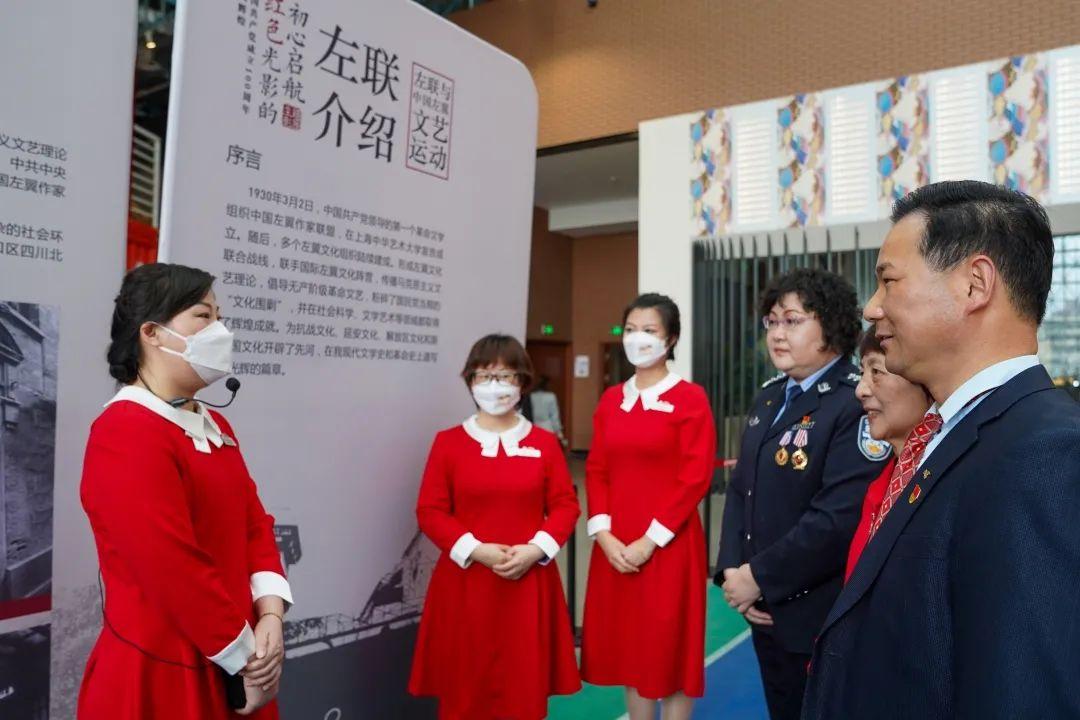 左翼電影，掀起革命浪潮，展現(xiàn)高科技魅力