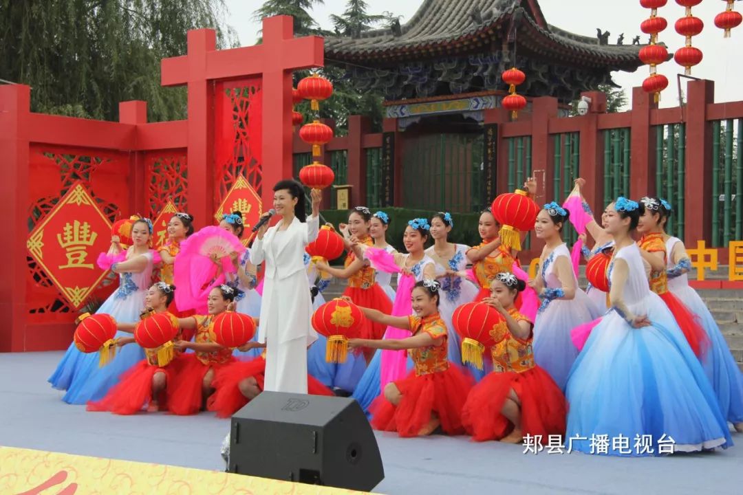 張地現(xiàn)場創(chuàng)作歌曲，音樂、友情與家的溫馨故事