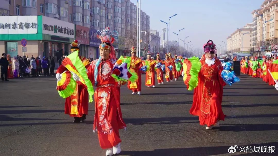 最新燈籠舞風采，舞動變化，展現(xiàn)自信人生