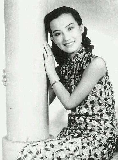 民國女演員踏足自然美景之旅，探索之旅開啟