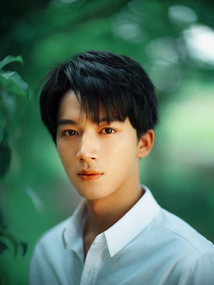 新人明星的璀璨日常，友情、夢(mèng)想與愛的力量閃耀舞臺(tái)