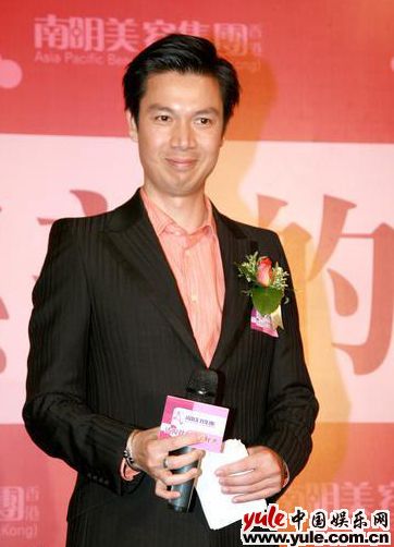 梁榮忠最新動態(tài)，時代浪潮中的璀璨明星