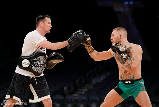 康納賽場風(fēng)采，激情與友情的碰撞故事視頻回顧