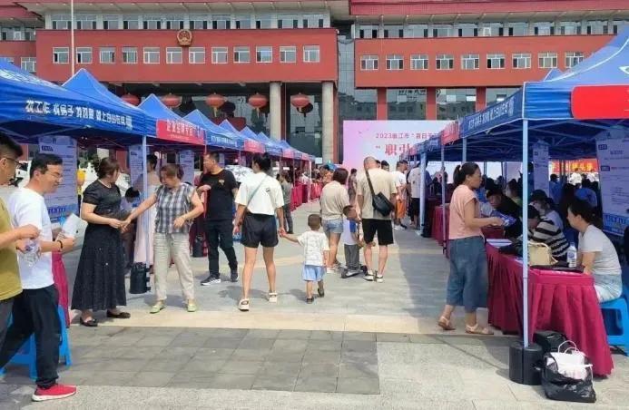 臨江工業(yè)園區(qū)最新招工現(xiàn)象解析與觀點論述