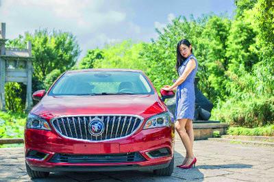 探索隱藏版特色小店，最新君威分體式帶你領(lǐng)略小巷獨(dú)特風(fēng)味