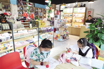 官妖丁公子最新章節(jié)暢閱，高科技產(chǎn)品的革新之旅全揭秘