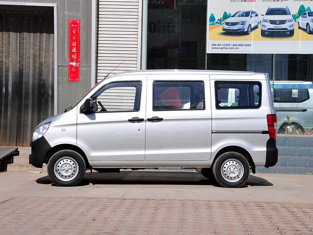 五菱之光面包車最新報價，實用與經(jīng)濟(jì)性的完美融合