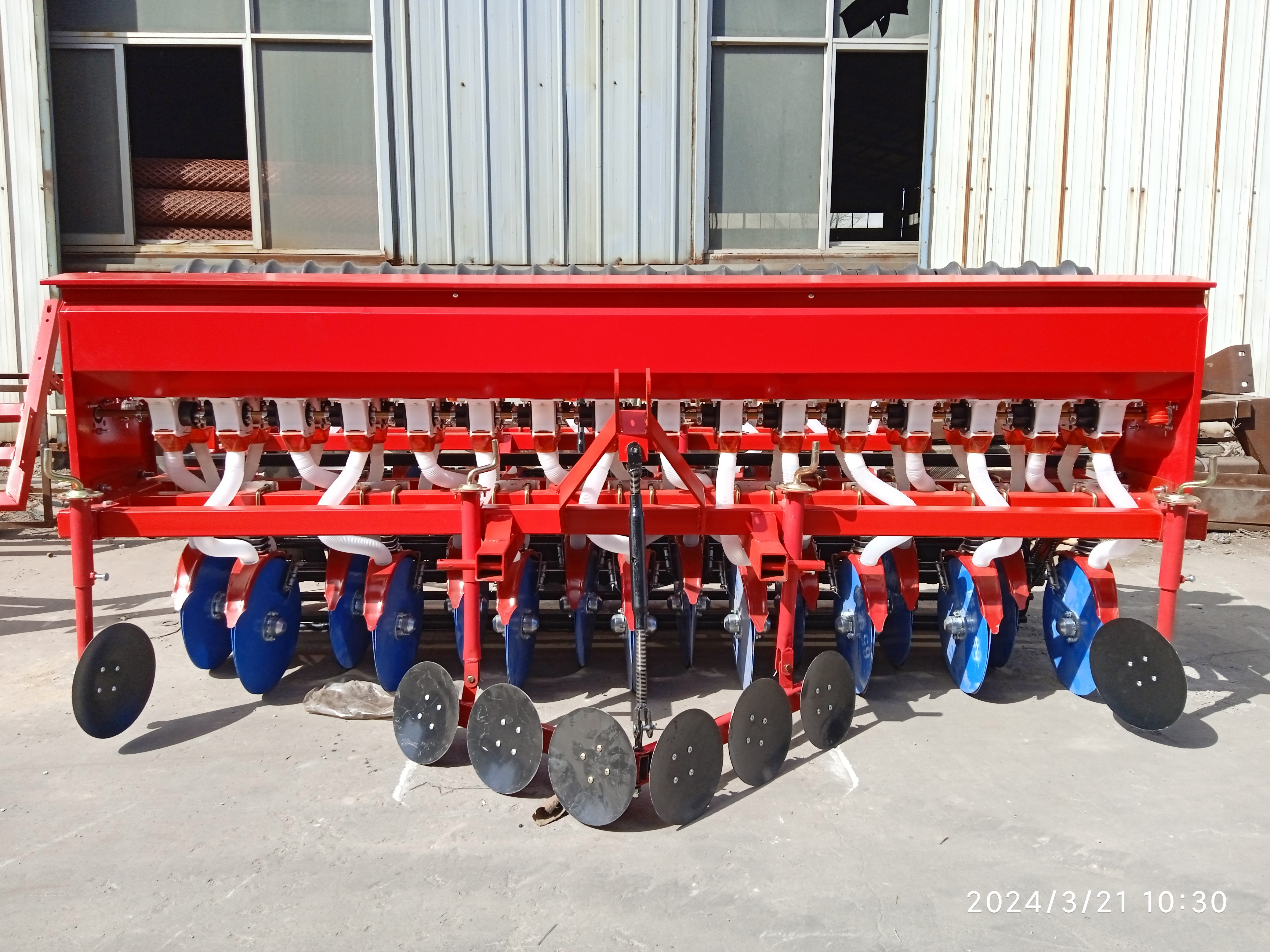 最新款小麥播種機(jī)，播種效率的革命性飛躍，小麥24行播種機(jī)亮相！