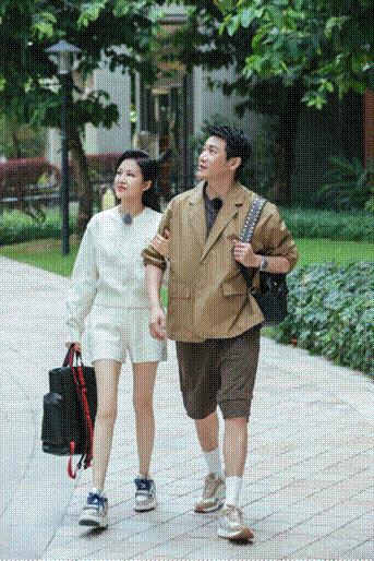 麥迪娜姜潮愛情事業(yè)雙豐收，最新動態(tài)揭秘