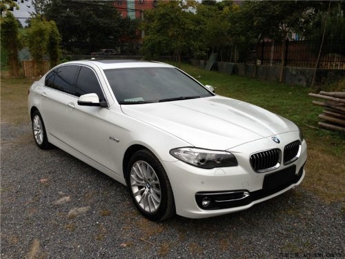 寶馬525最新價格揭秘，小巷深處的豪華座駕