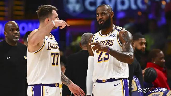 湖人最新動(dòng)態(tài)，籃球賽場(chǎng)上的友情與溫馨日常
