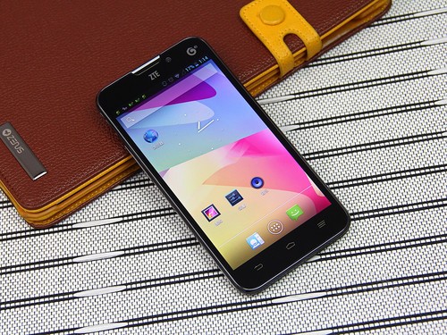 中興最新款手機(jī)，開啟智慧新時(shí)代的勵(lì)志故事