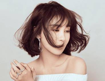 李菲兒科技新品引領(lǐng)智能生活新潮流，最新消息閃耀登場(chǎng)