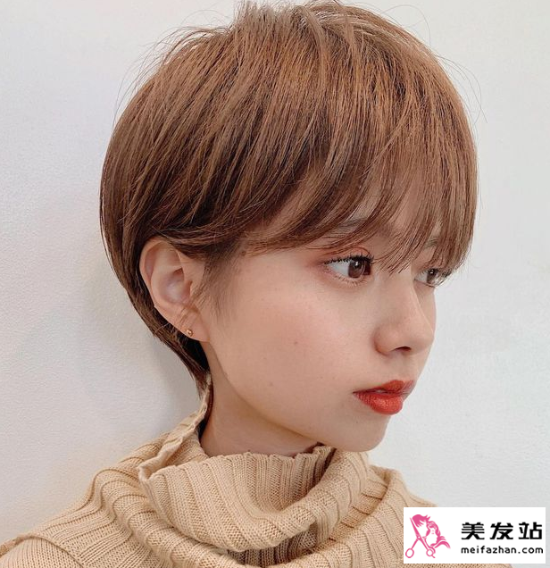 最新款短發(fā)發(fā)型女，小巷深處的時(shí)尚靈感與秘密圖片分享