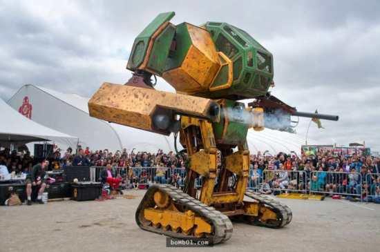 日本最新機器人，小巷中的探索之旅揭秘