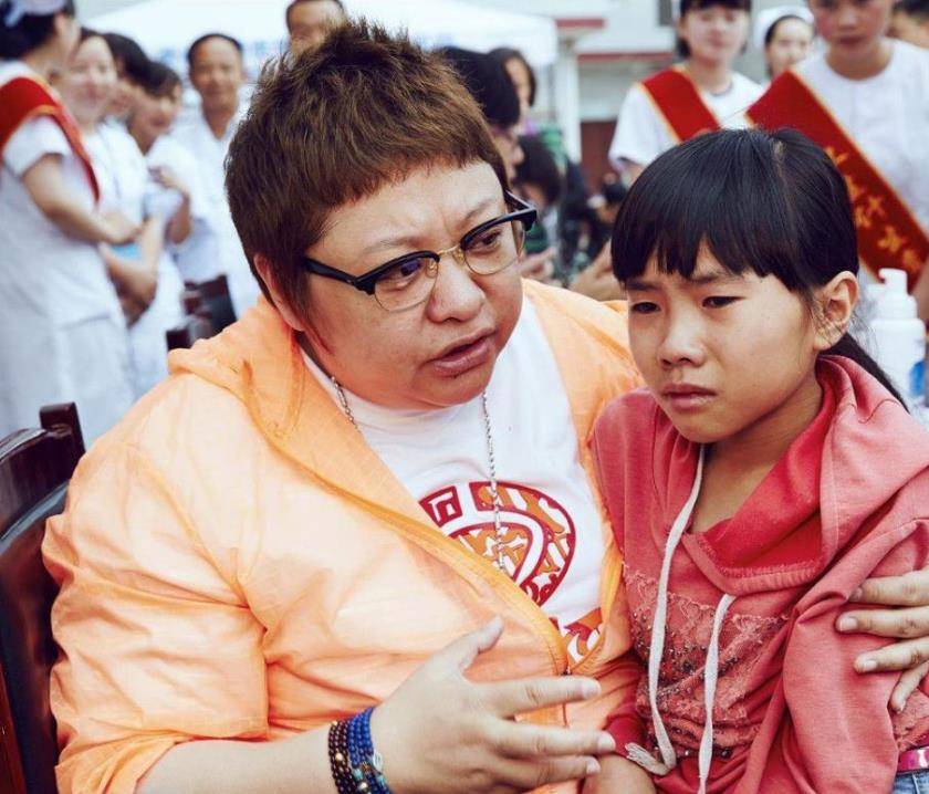 韓紅丈夫最新消息揭秘，小巷風(fēng)情與美食秘境探索